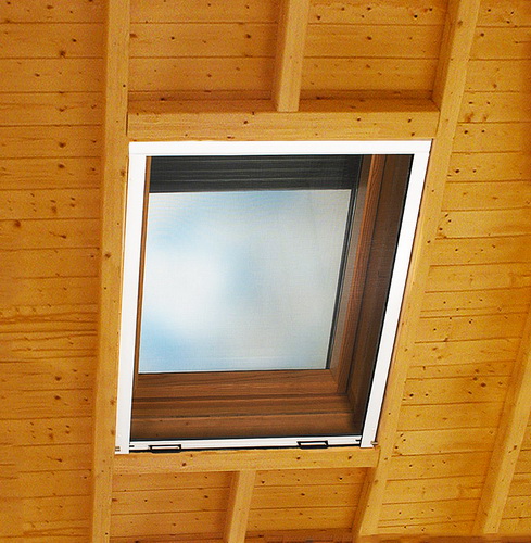 Insektenschutz Dachfensterrollos